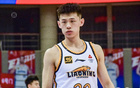 王岚嵚季后赛表现不佳，场均仅3.2分，赛季平均7.8分，三分命中率四成。